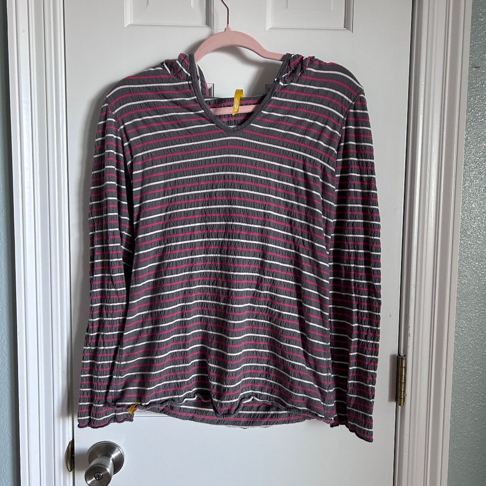 Hooded long sleeved athletic top